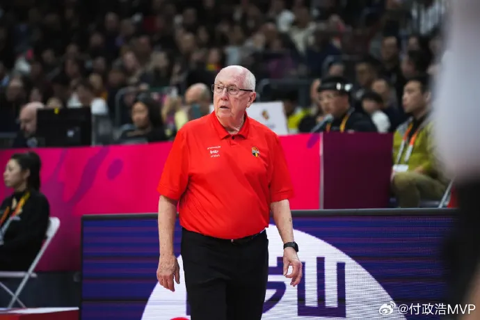 媒体人：比利时女篮进攻流畅是建立在球员的基本功足够扎实