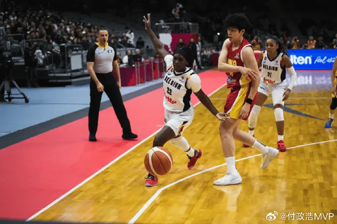 媒体人：比利时女篮进攻流畅是建立在球员的基本功足够扎实
