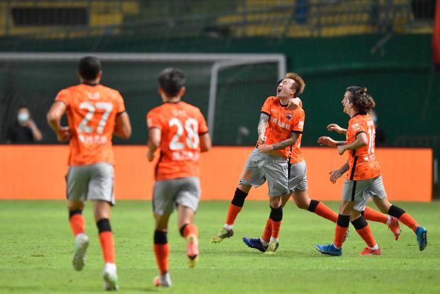 1634632940330003961.jpg 【足协杯】王永珀卡尔德克破门 深圳3比1淘汰沧州