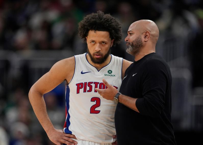 开云平台-坎宁安29+7+11杜伦两双，班凯罗尴尬准三双，活塞逆转魔术夺3连胜