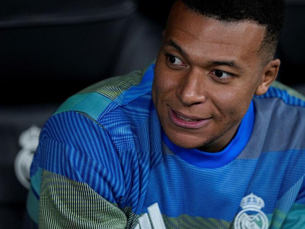 开云直播-姆巴佩膝盖扭伤，还要坚持参加世界杯？或成下个卡卡和乌姆蒂蒂？