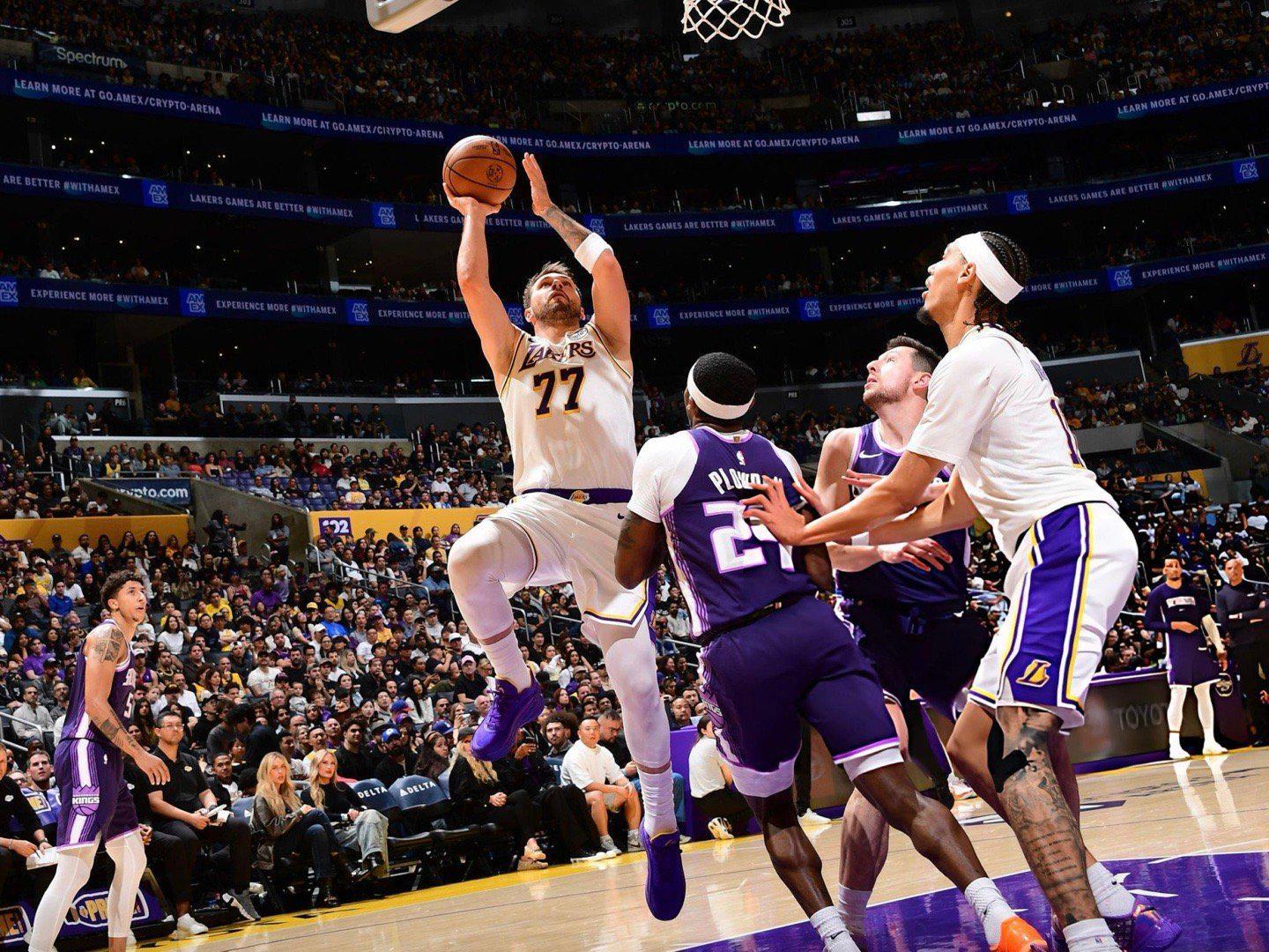 开云体育-胜国王取2连胜！湖人2战送63次助攻，东契奇终于像詹姆斯那样打球